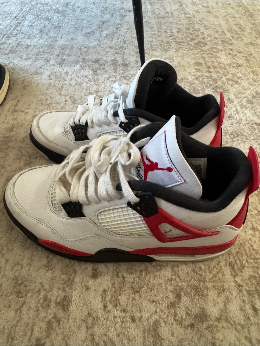 Jordan 4 Retro
Red Cement